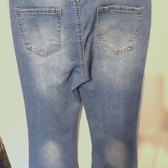 Almost Famous Flare Leg junior jeans with holes - Picture 5 of 9
